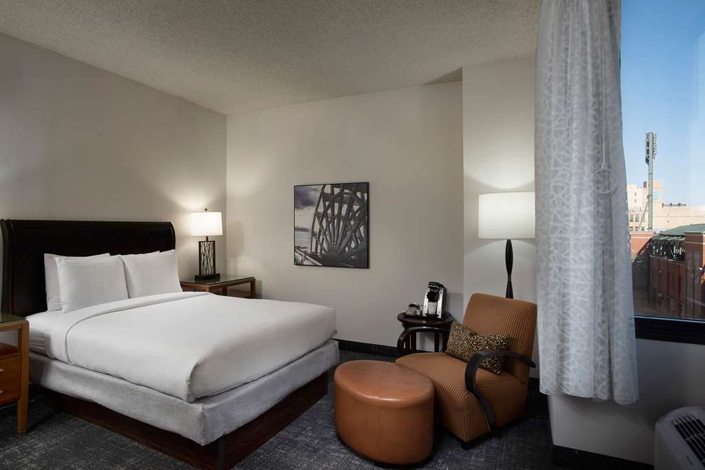 DoubleTree by Hilton Hotel Memphis Downtown Image