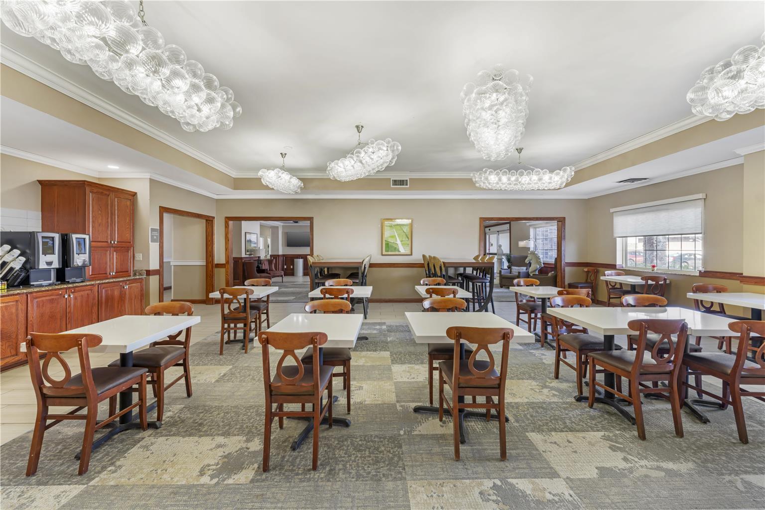 Best Western Plus Butterfield Inn Image