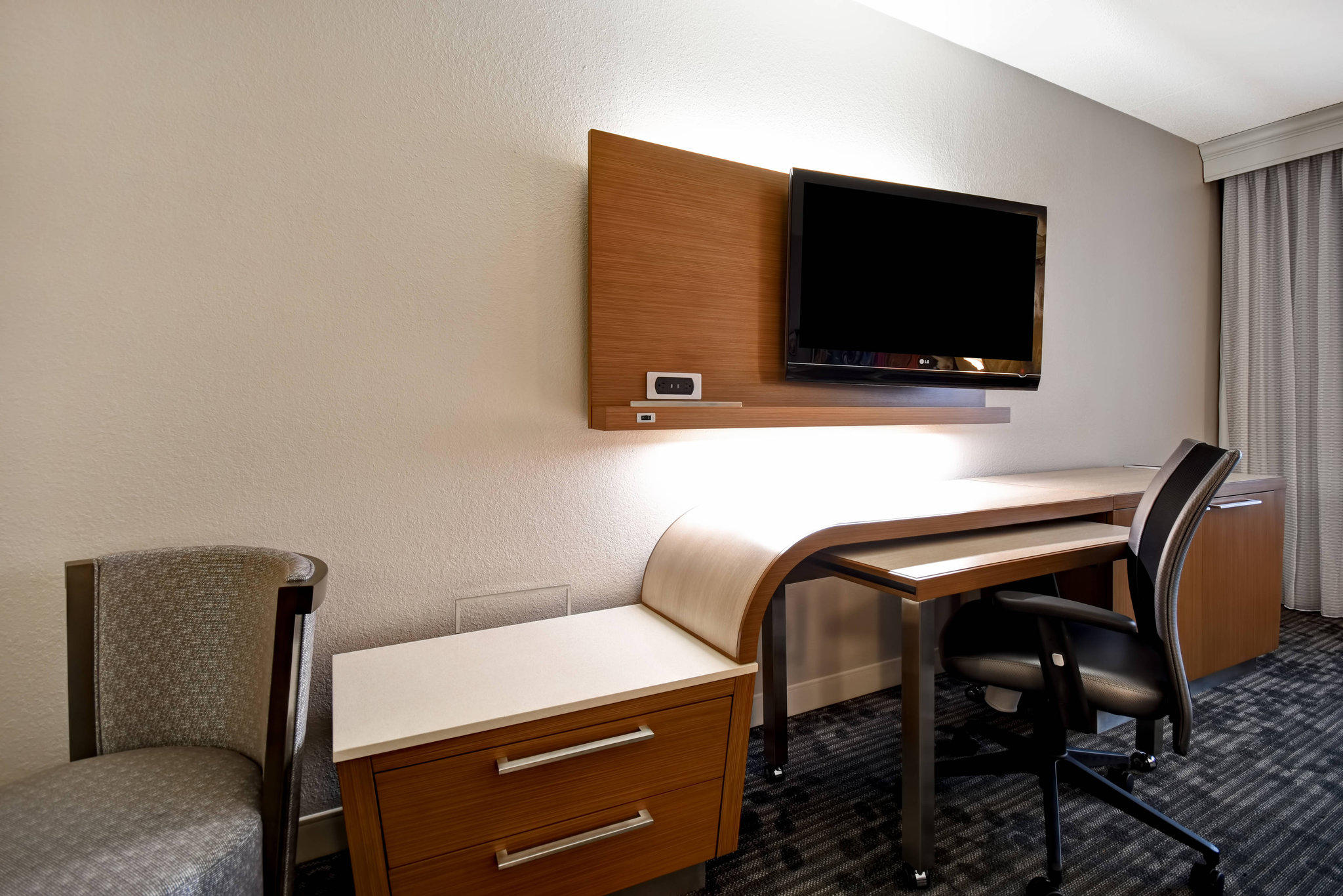 Courtyard by Marriott Louisville Airport Photo