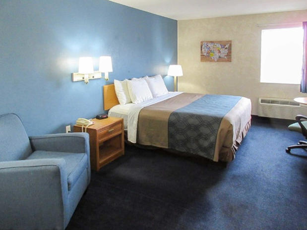 Images Econo Lodge Inn & Suites Lake Of The Ozarks