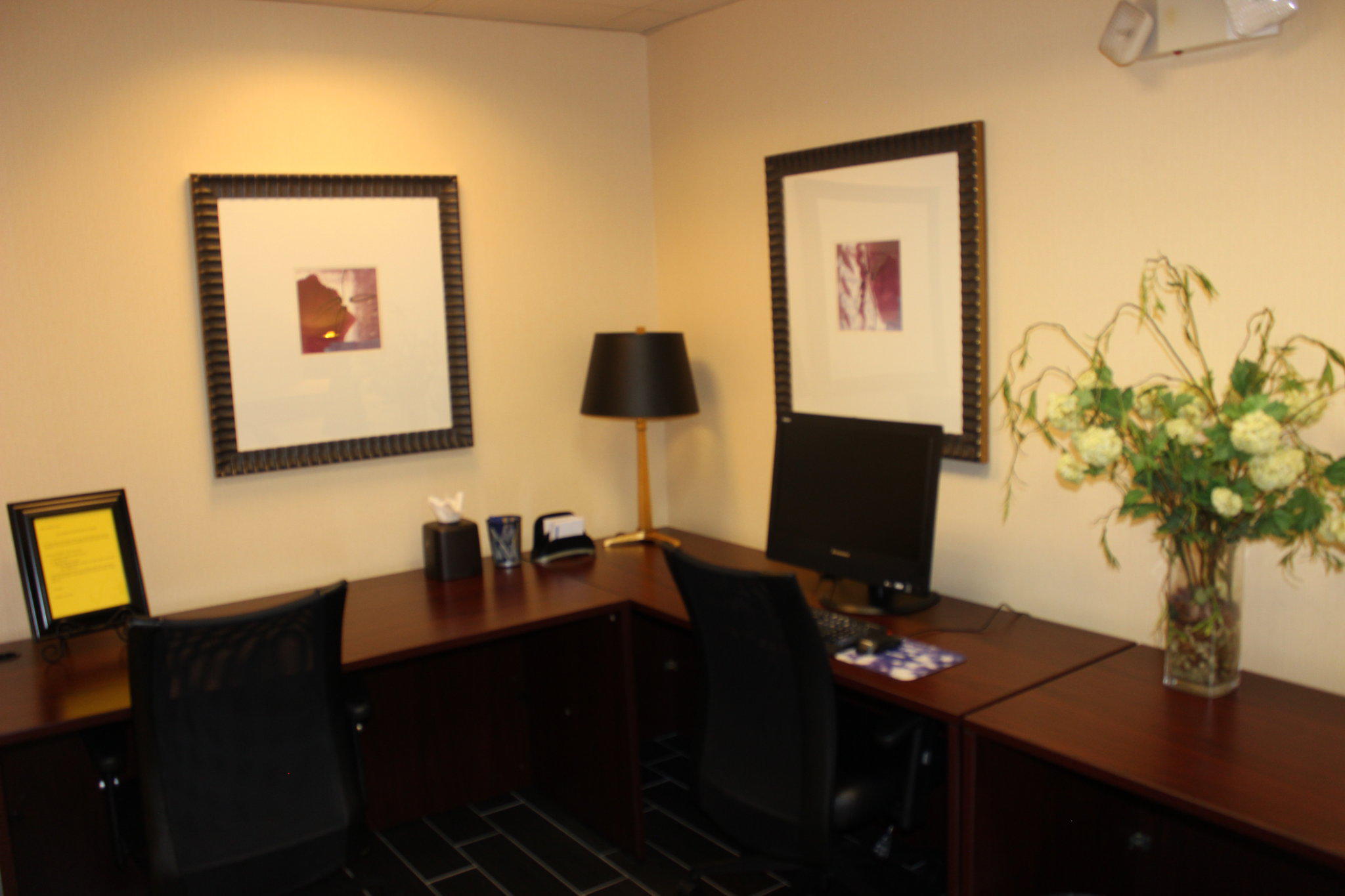 Holiday Inn Express & Suites Atlanta-Emory University Area Photo