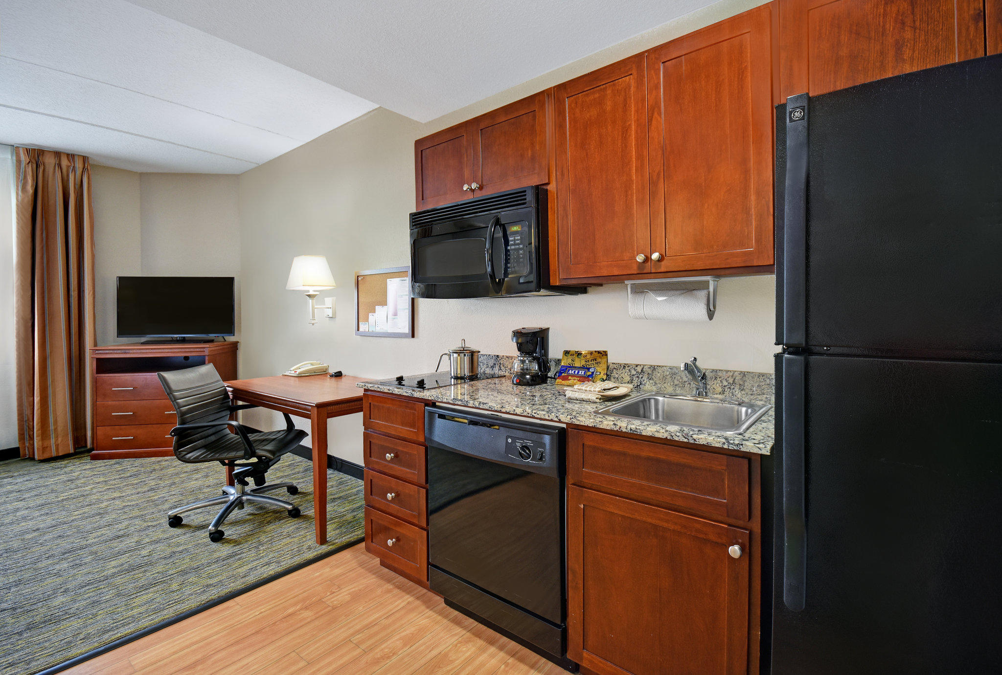 Candlewood Suites Columbia-Ft. Jackson Photo