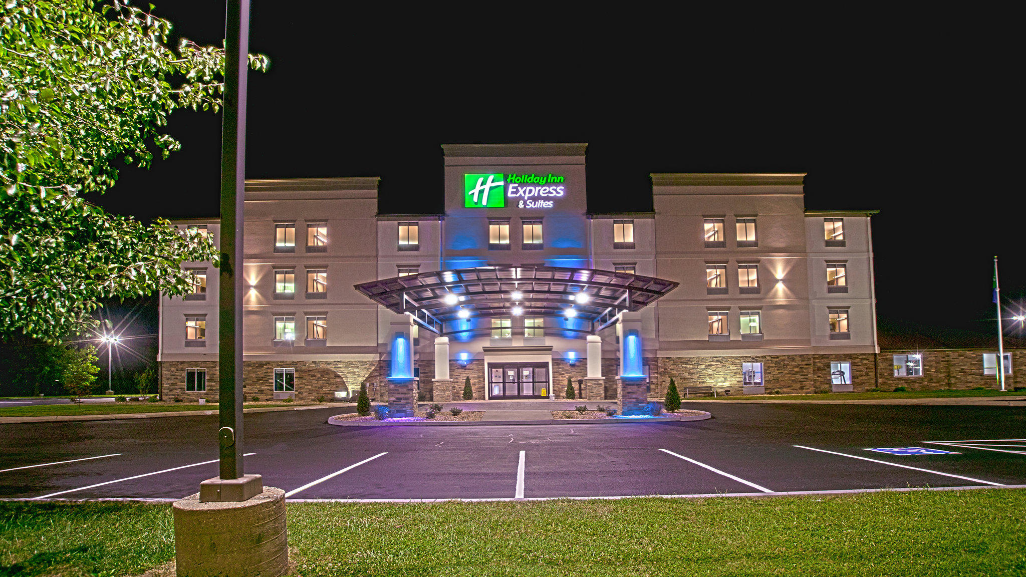 Holiday Inn Express & Suites Evansville North Photo