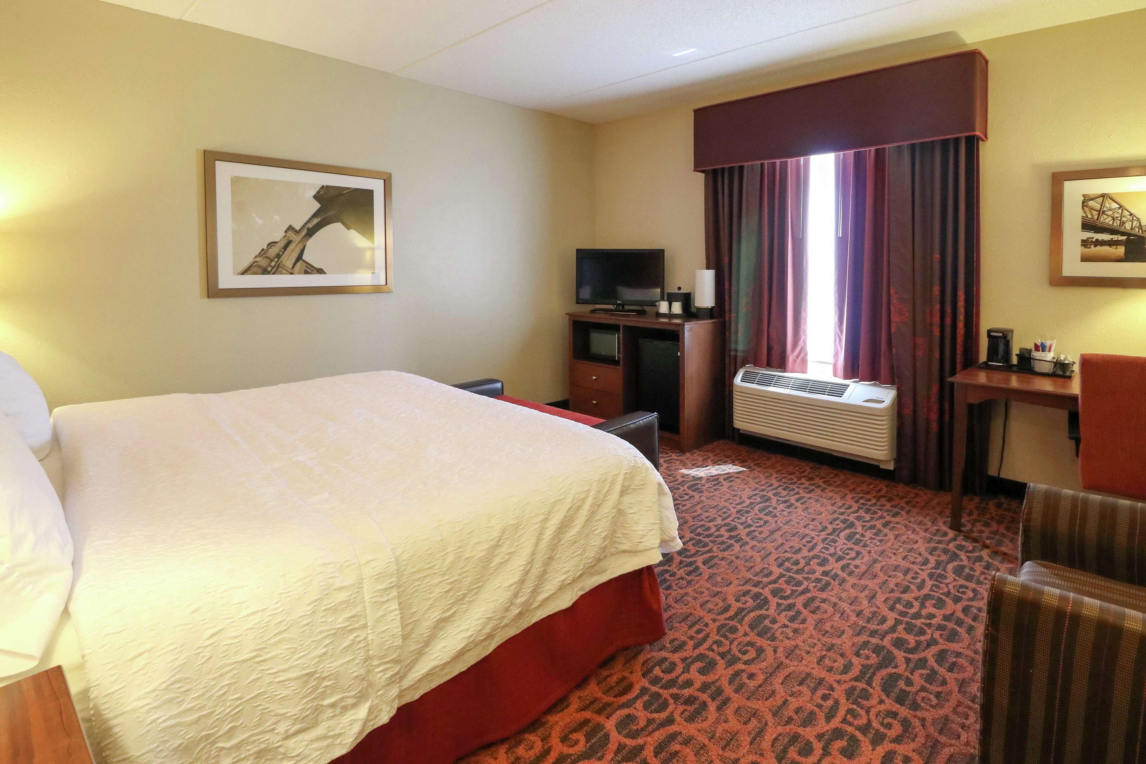 Hampton Inn Columbus-South Photo