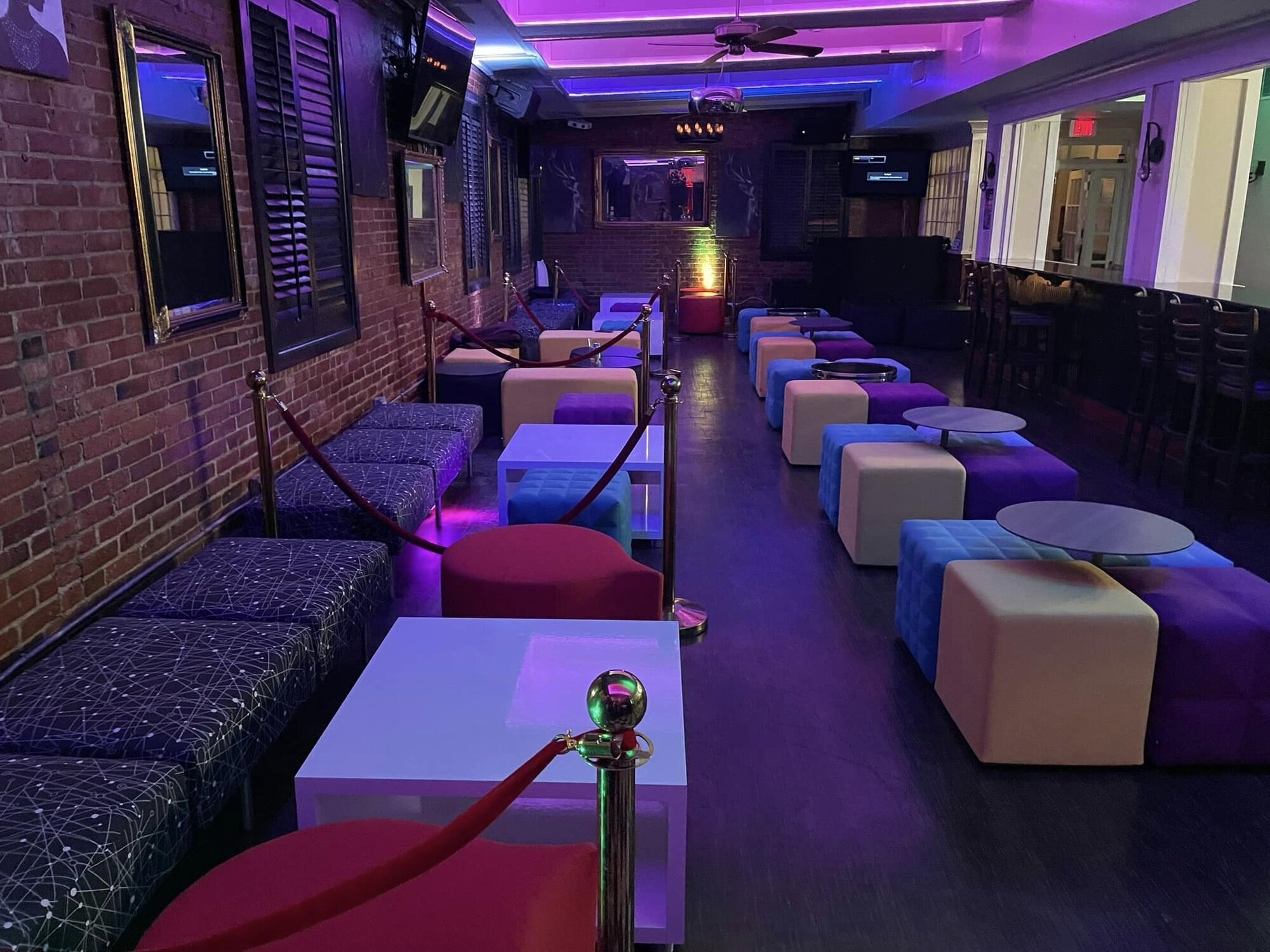 RHINO RESTAURANT & LOUNGE Image