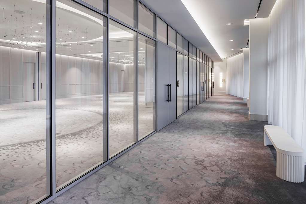 The Morrow Washington DC, Curio Collection by Hilton Image