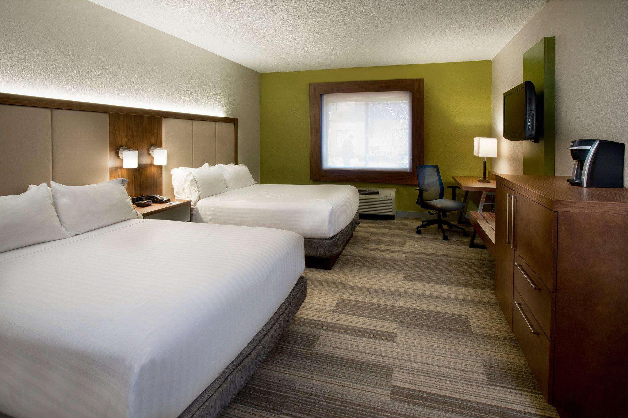 Holiday Inn Express Nashville Airport Photo