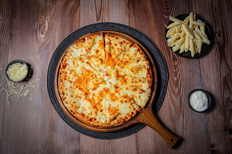 Mac & Cheese Pizza