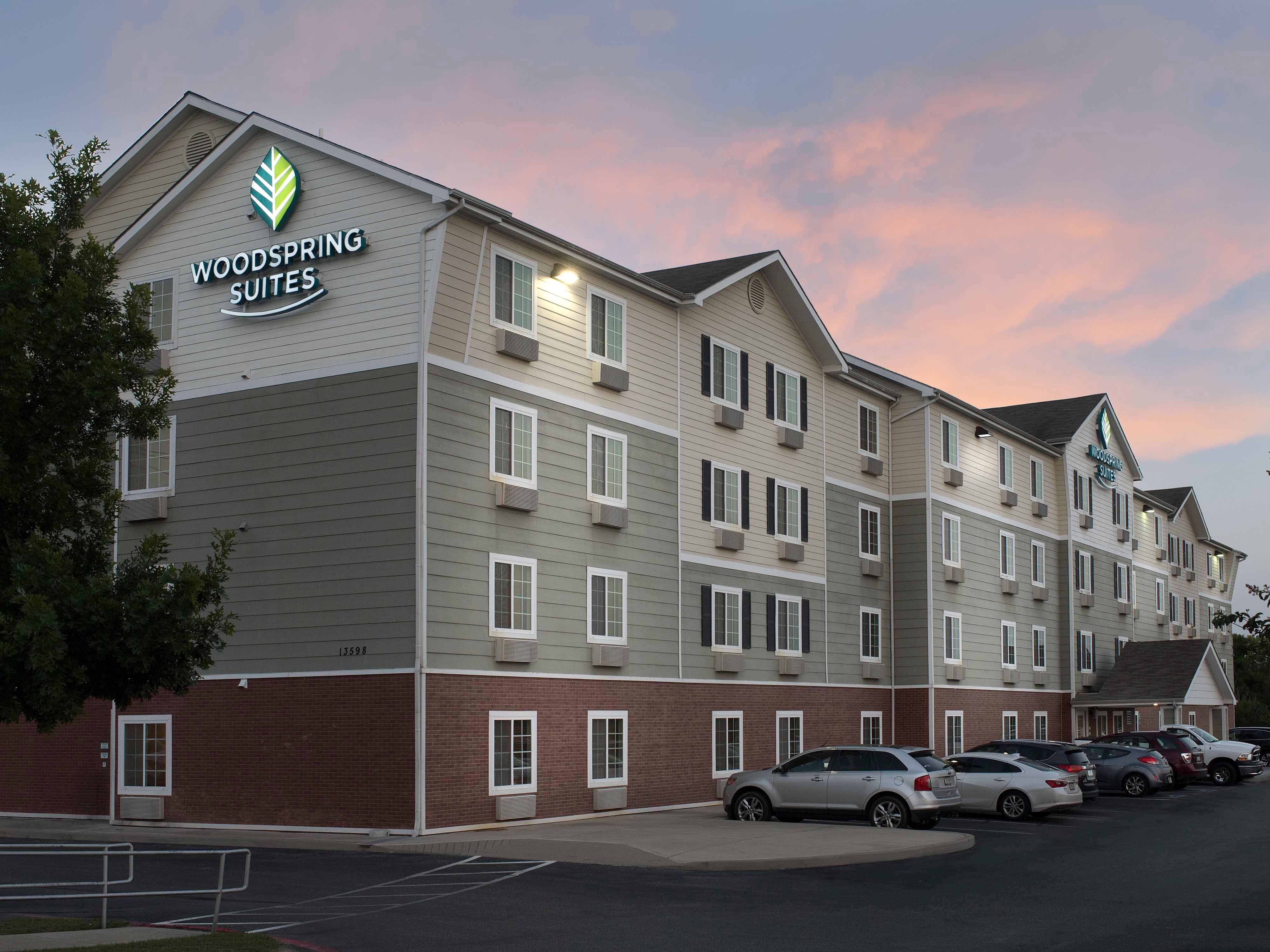 WoodSpring Suites San Antonio I-35 North Photo