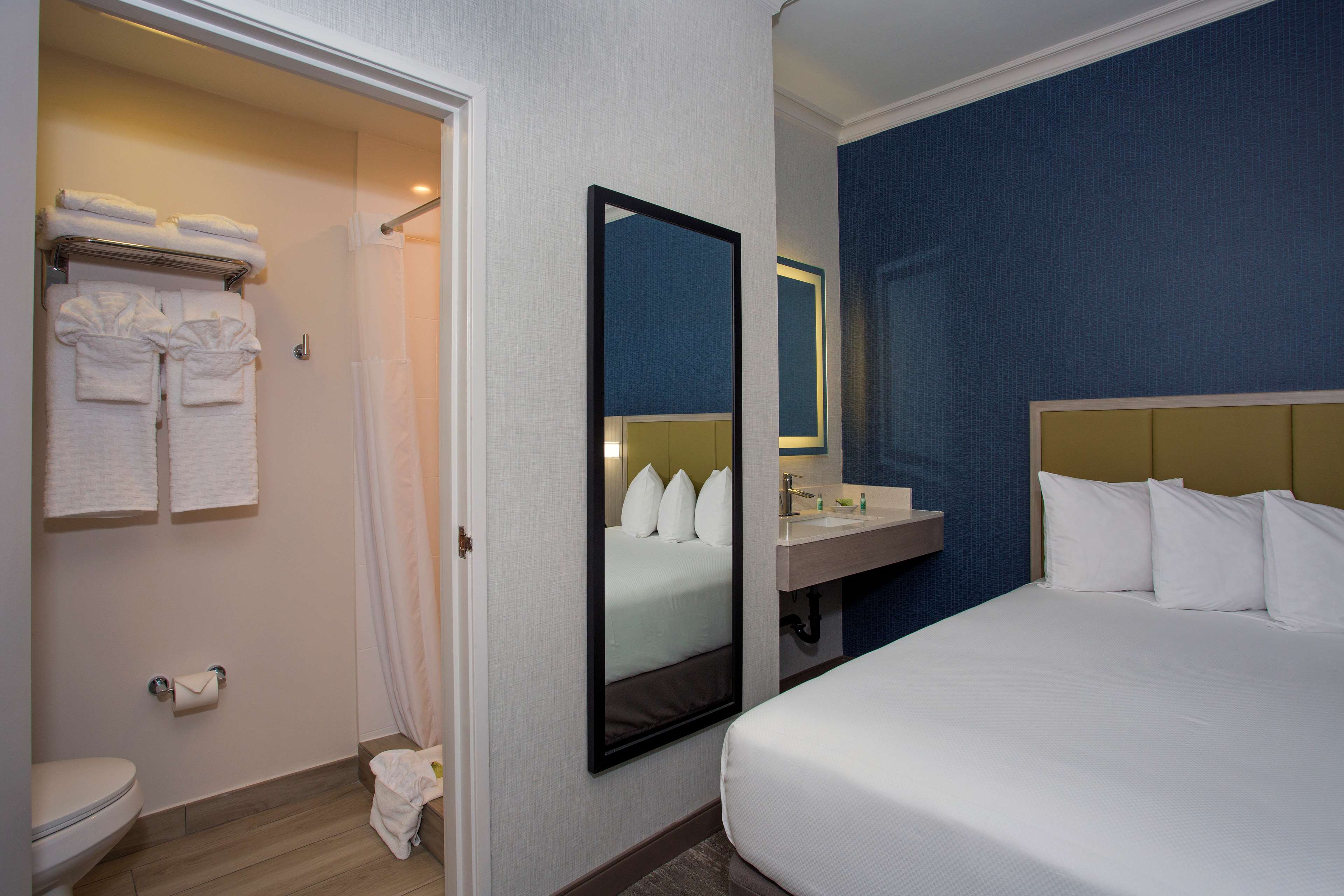 SureStay Hotel by Best Western Santa Monica Photo