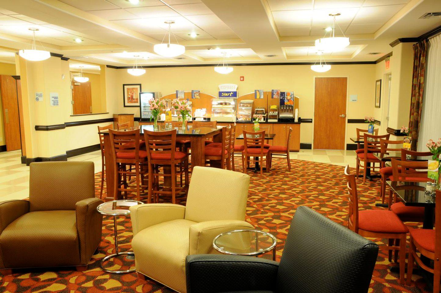 Holiday Inn Express & Suites Bainbridge Photo