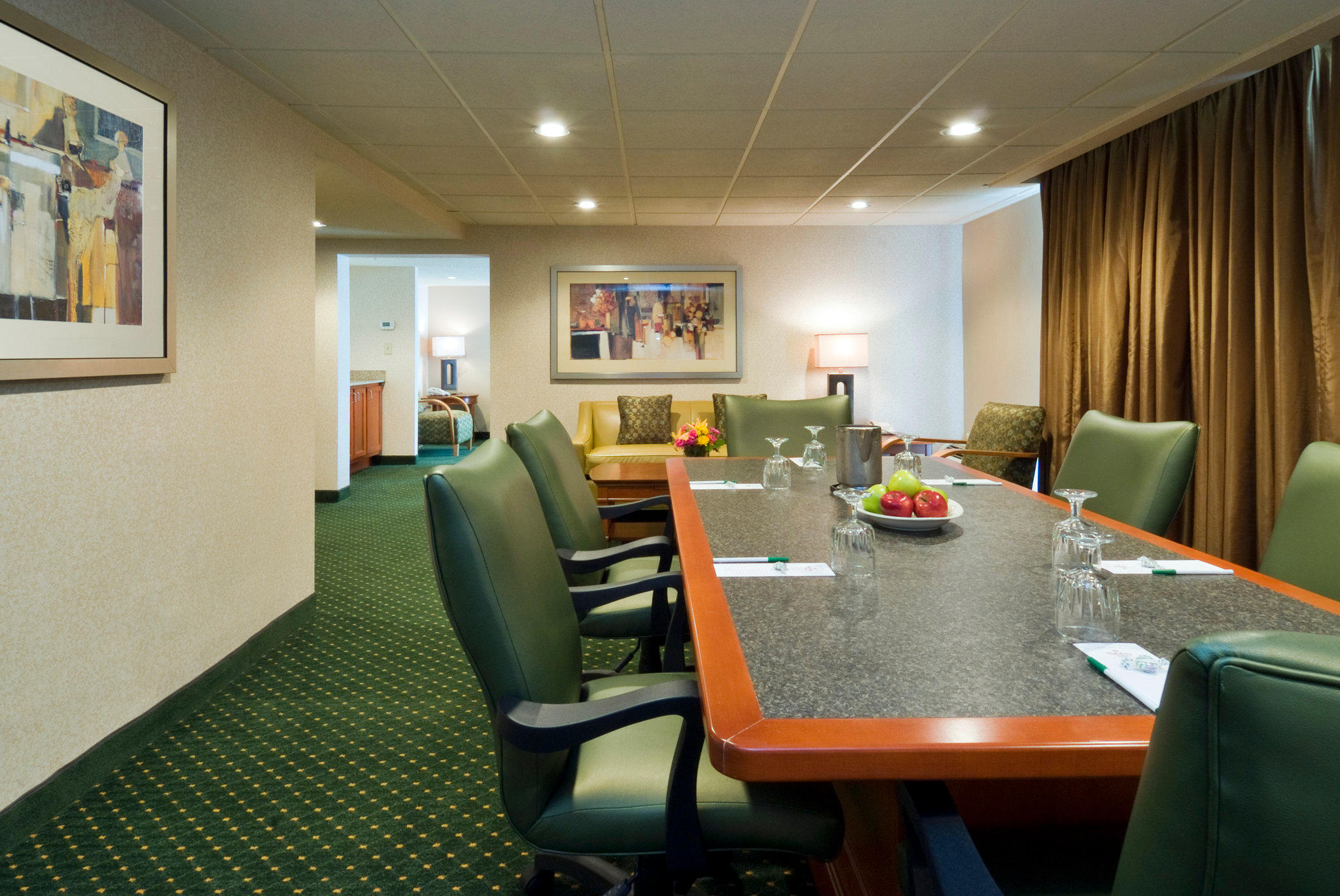 Holiday Inn & Suites Cincinnati-Eastgate (I-275E) Photo