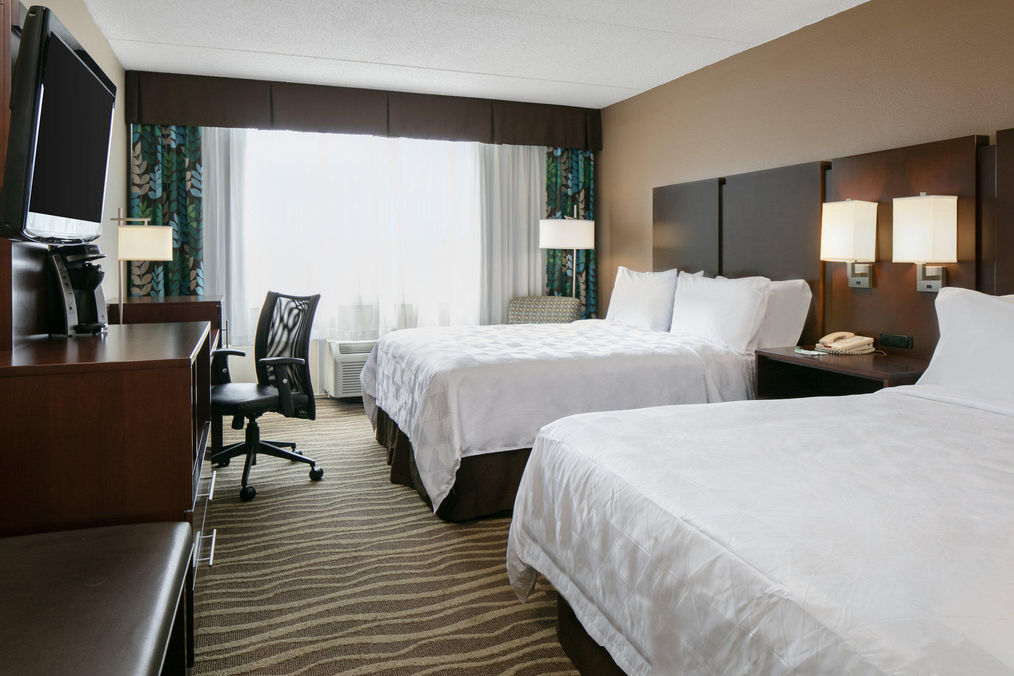 Holiday Inn & Suites Overland Park-West Photo