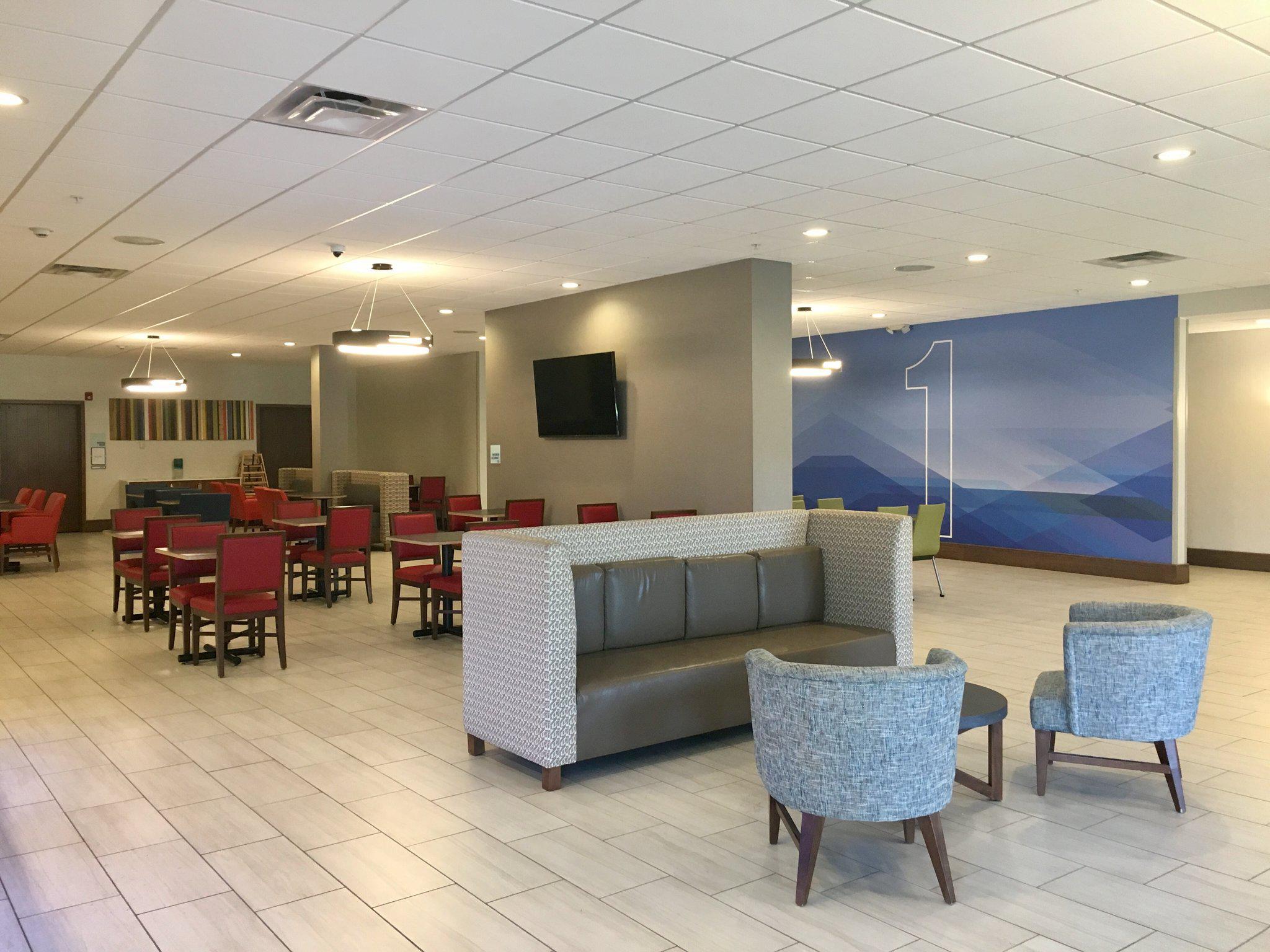 Holiday Inn Express Grand Island - Niagara Falls Photo