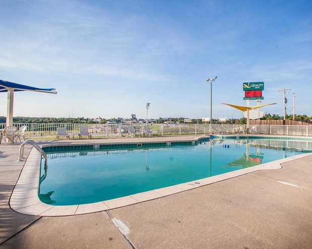 Images Quality Inn Lake of the Ozarks