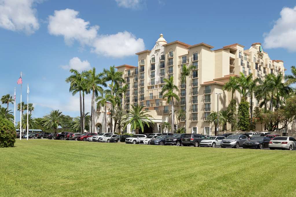 Embassy Suites by Hilton Miami International Airport, 3974 NW South River Drive, Miami, FL
