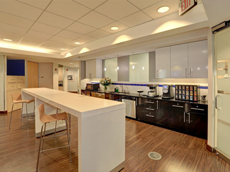 Regus - Illinois, Schaumburg - Woodfield Preserve Photo