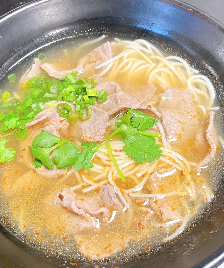 Vietnamese Spicy Beef Soup (Bun Bo Hue)
