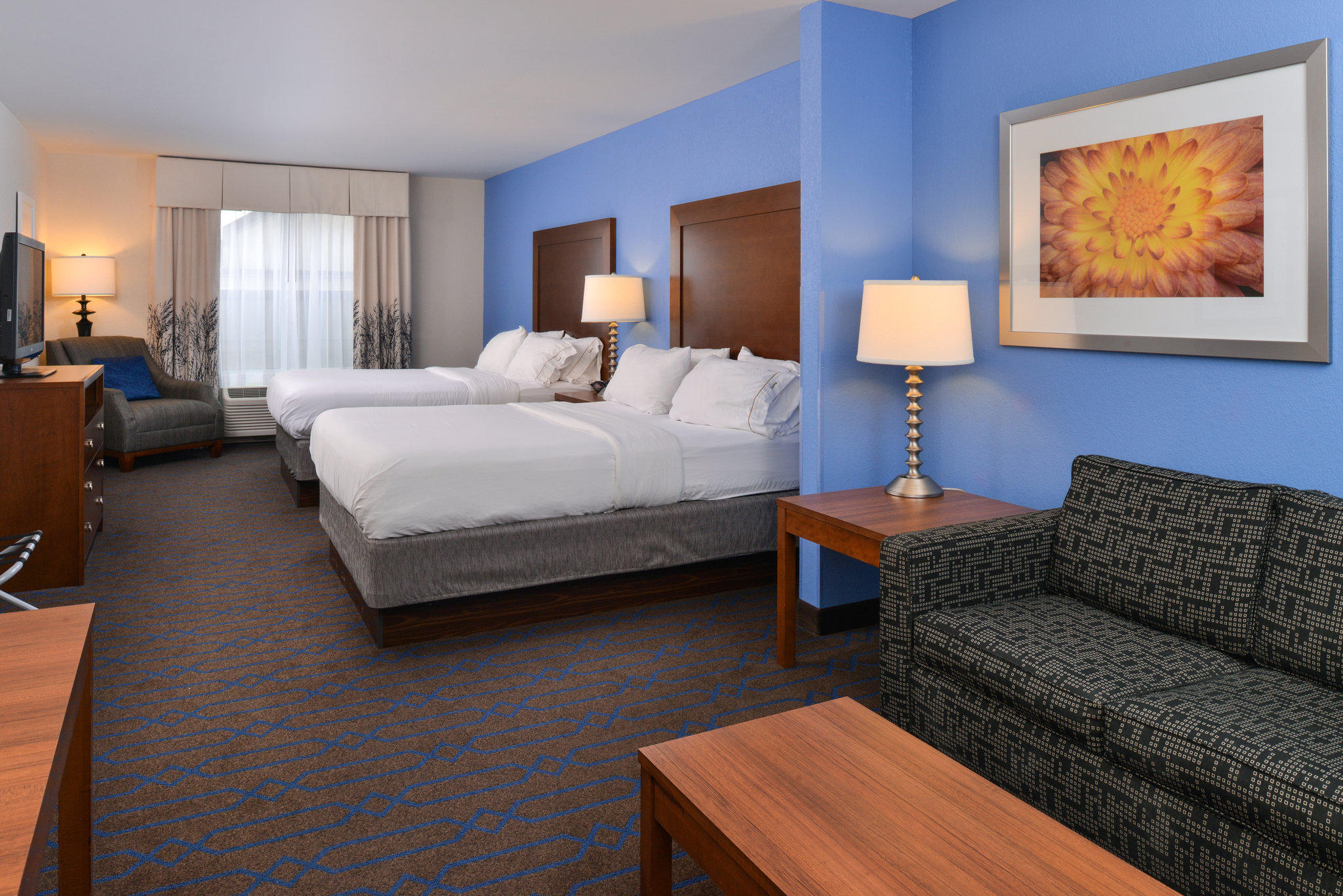 Holiday Inn Express & Suites Terre Haute Photo