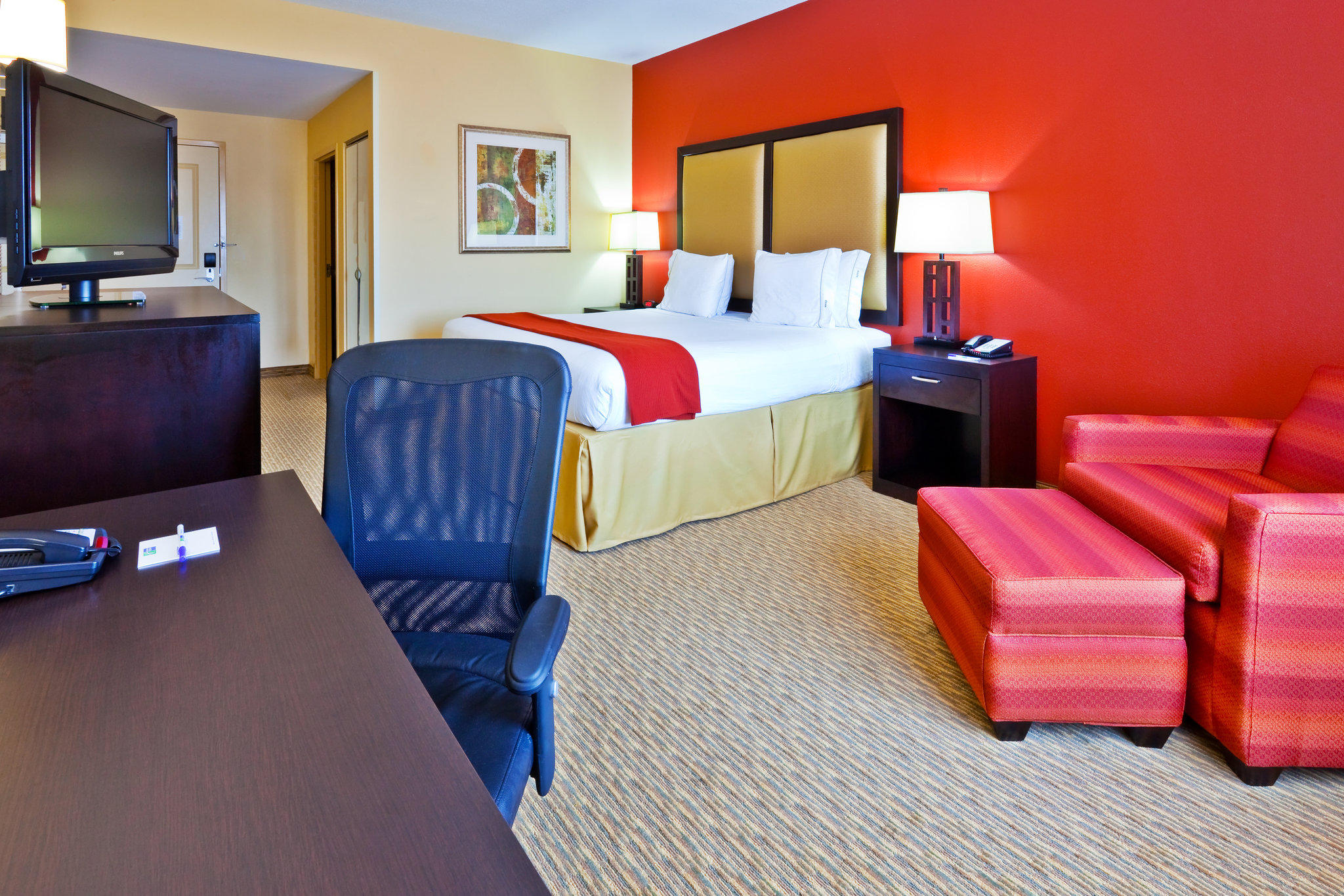 Holiday Inn Express & Suites Nashville-Opryland Photo