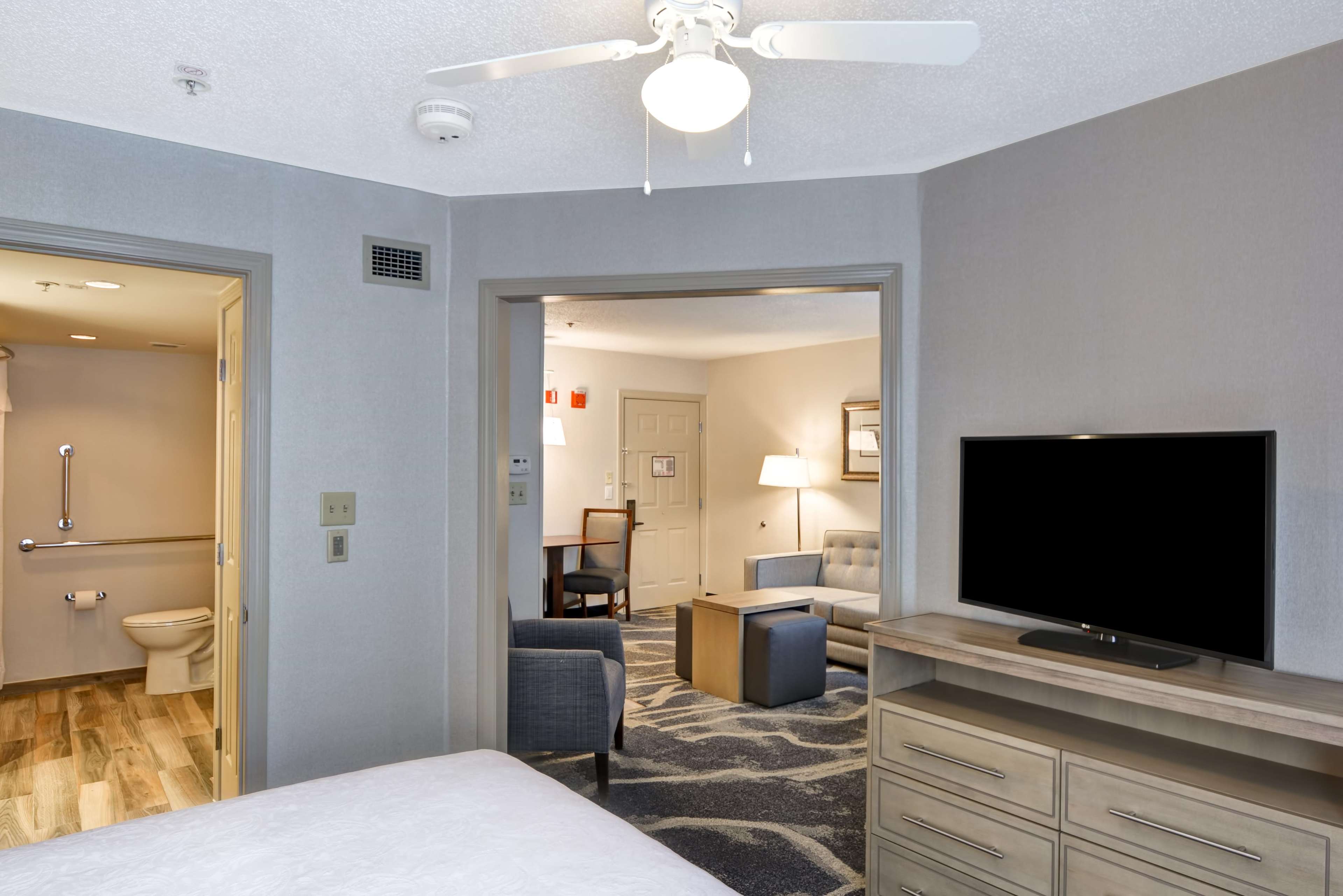 Homewood Suites by Hilton Hartford/Windsor Locks Photo