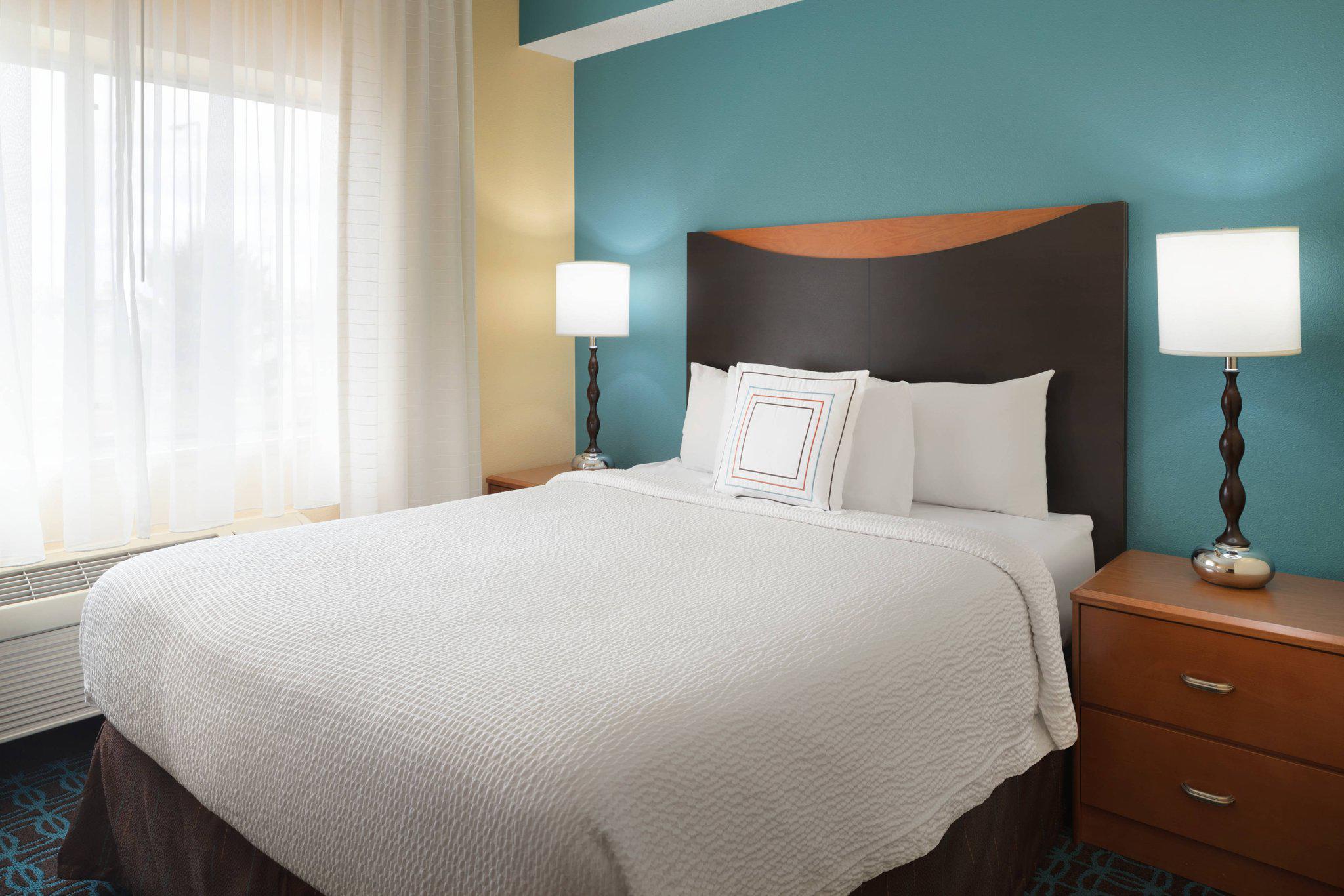 Fairfield Inn & Suites by Marriott Minneapolis Bloomington/Mall of America Photo