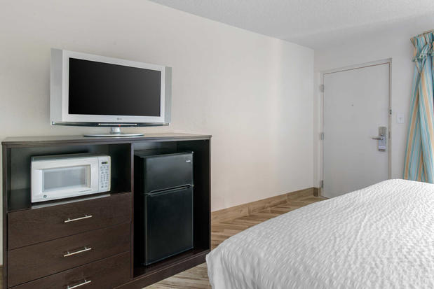 Images Clarion Inn & Suites