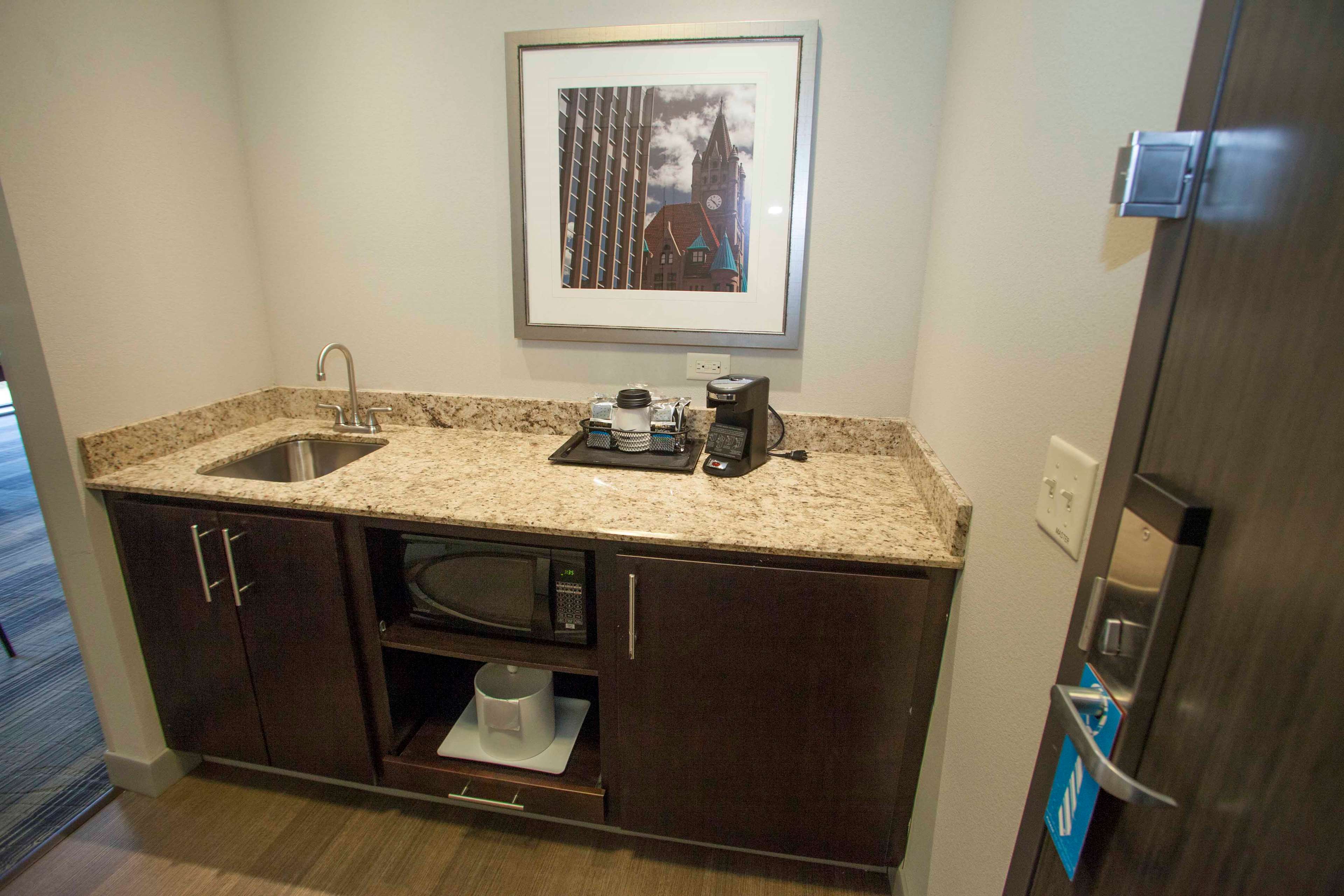 Guest room bath