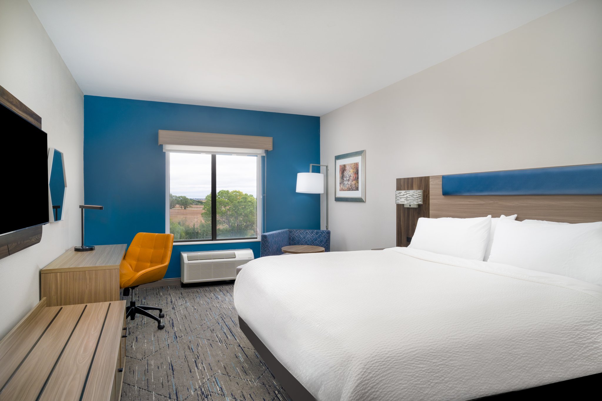Holiday Inn Express & Suites Pratt by IHG Image