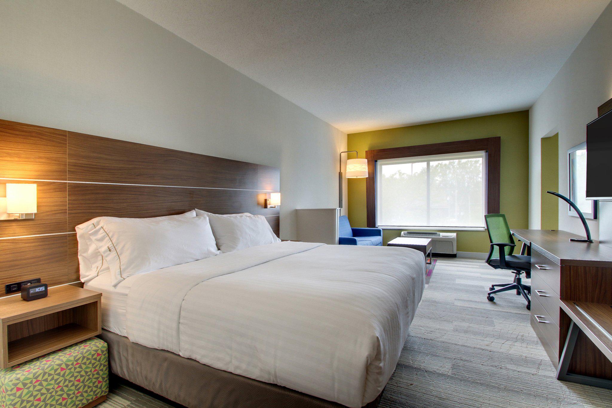 Holiday Inn Express & Suites Aurora - Naperville Photo