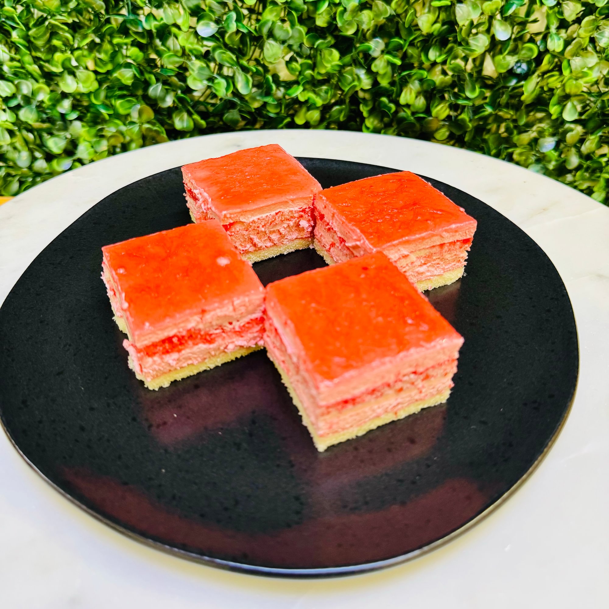 Mini Raspberry Mousse Cake (4 PCS)