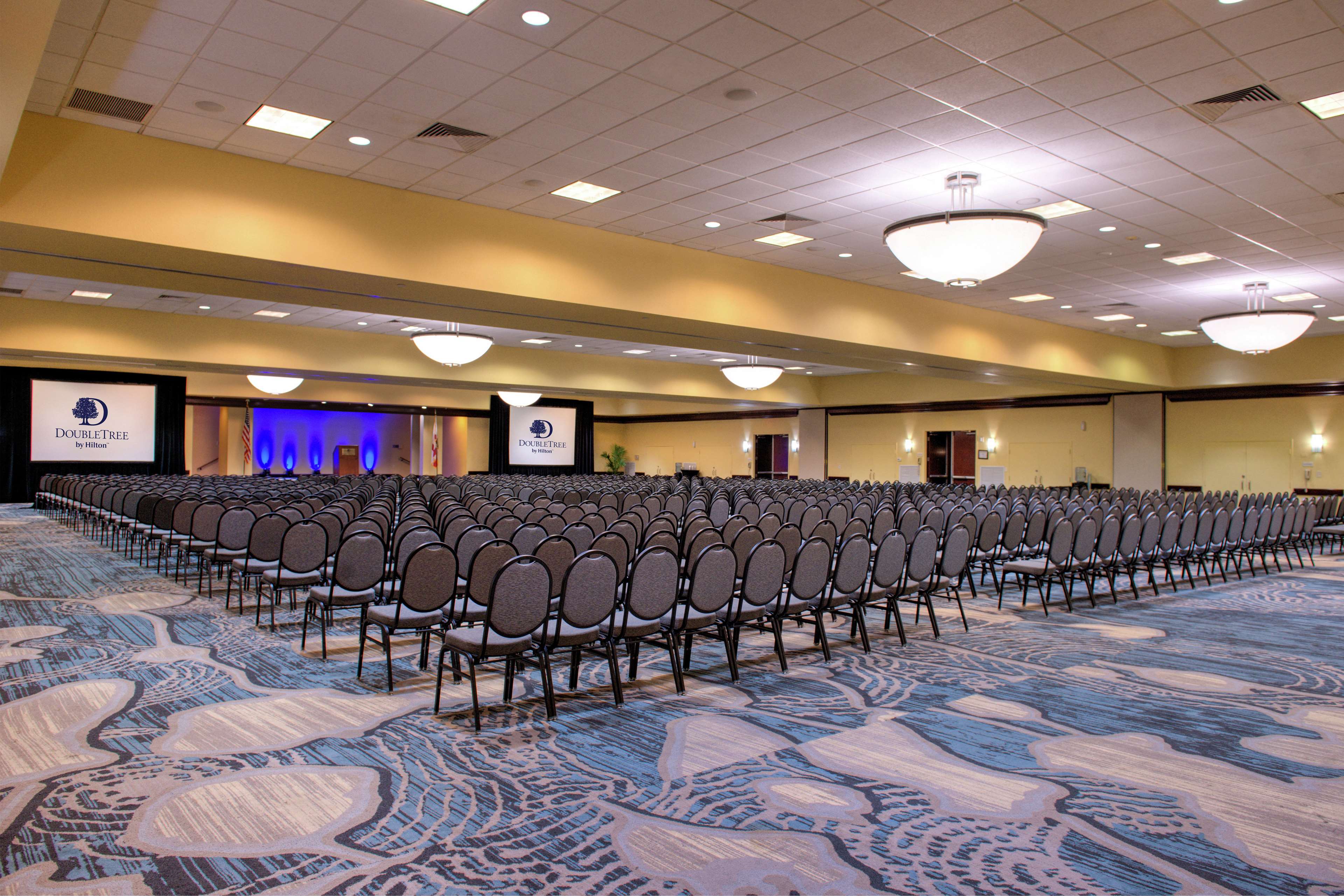 DoubleTree by Hilton Hotel Tampa Airport - Westshore Photo