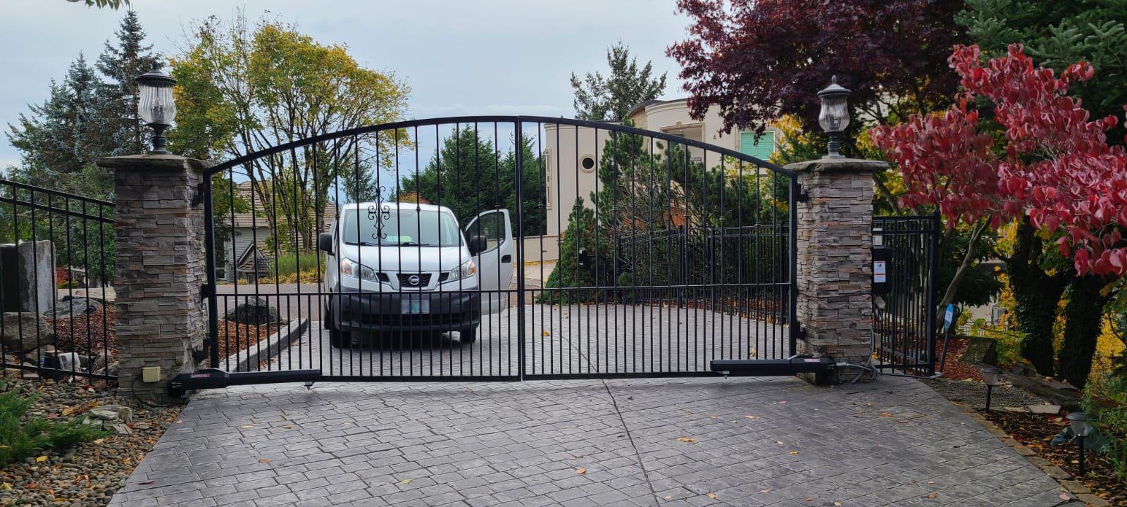 PNW Gate and Fence Image