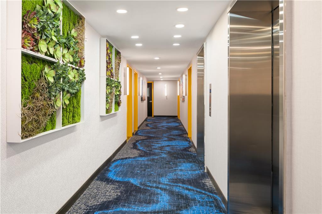 GLo¯ Best Western Bronx NYC Image