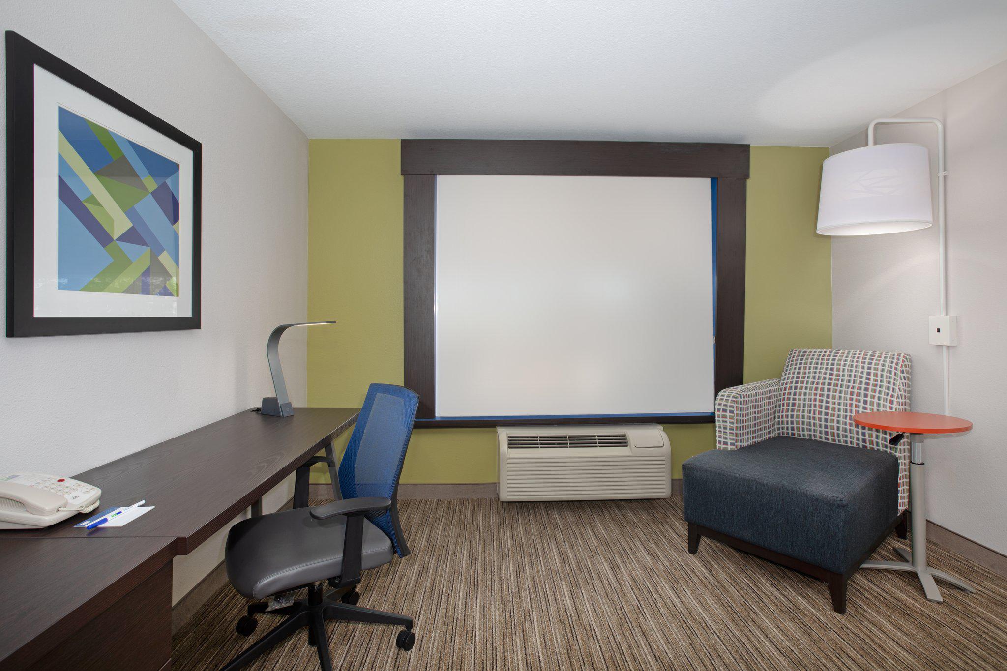 Holiday Inn Express & Suites Longmont Photo