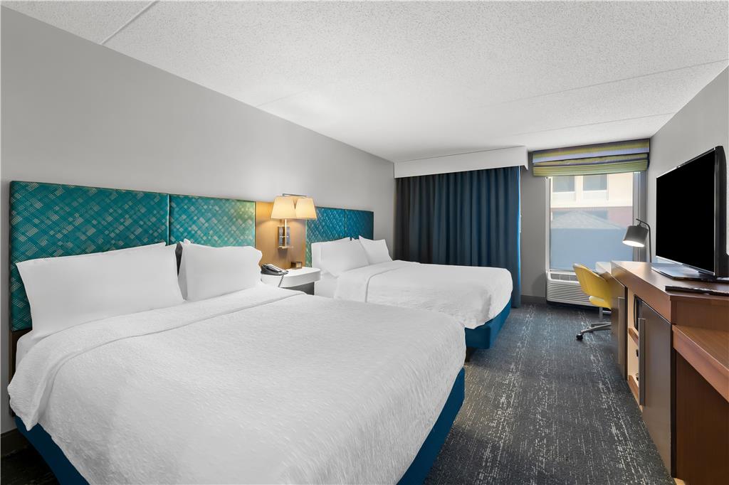 Hampton Inn & Suites Newtown Image