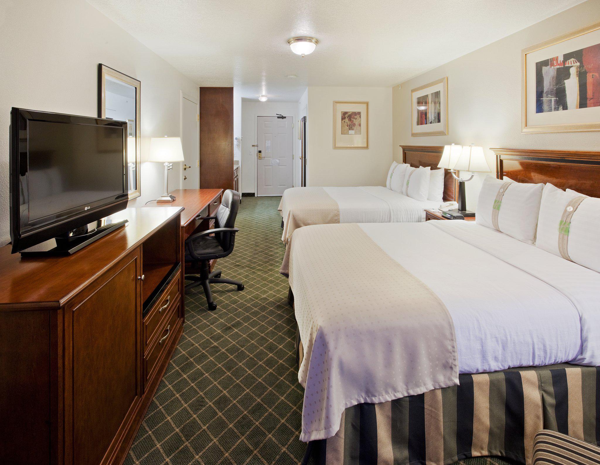 Holiday Inn Redding Photo