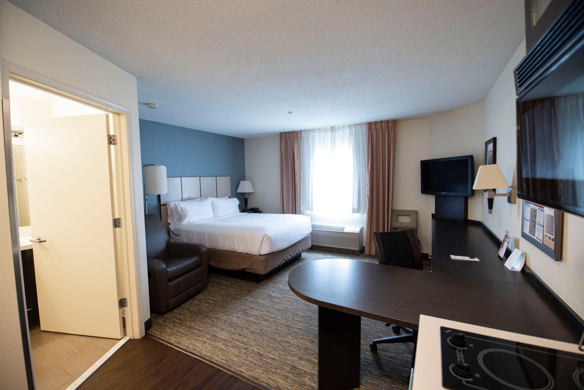 Candlewood Suites Chicago/Naperville Photo