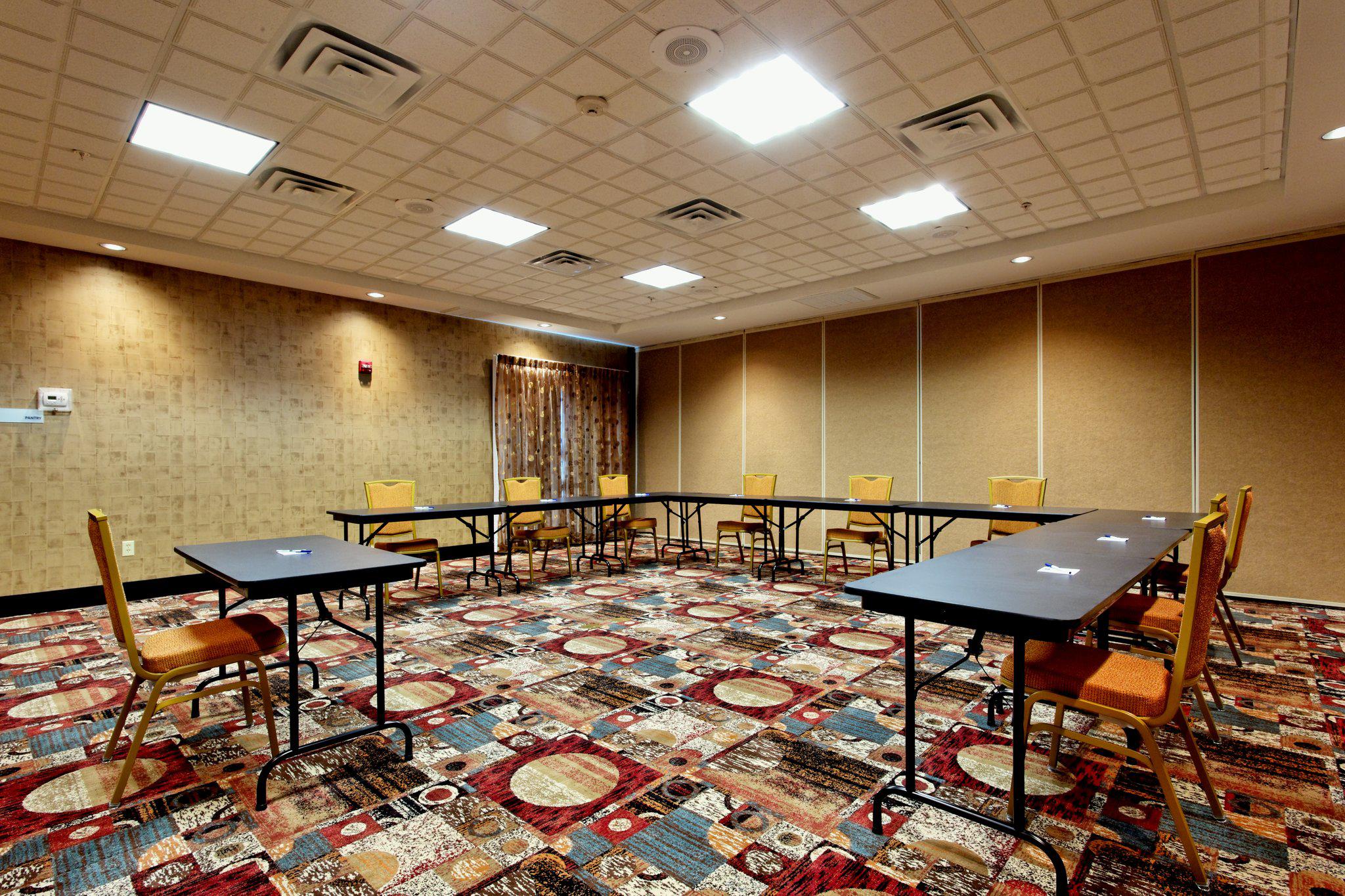 Holiday Inn Express & Suites Odessa Photo