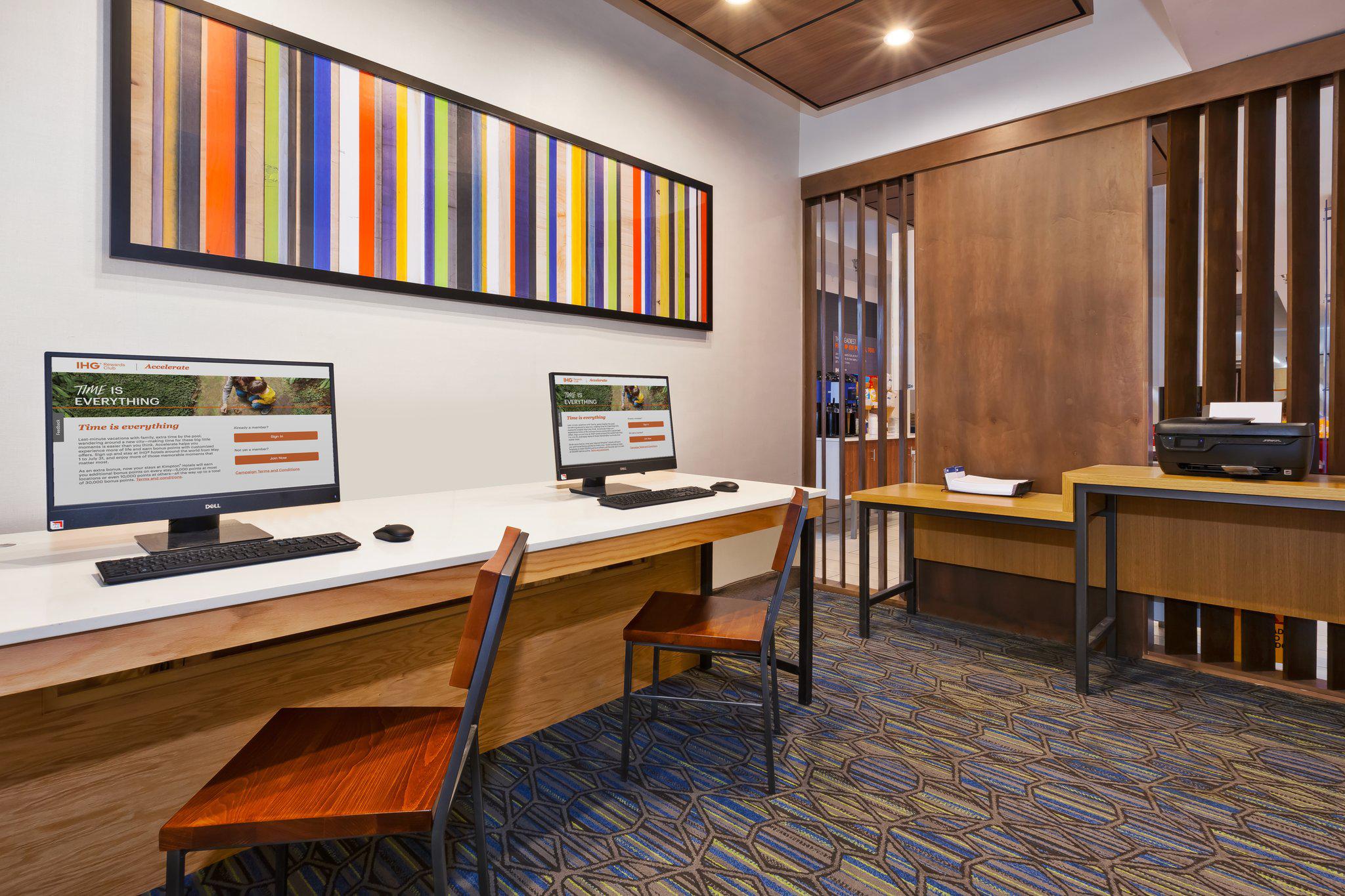 Holiday Inn Express & Suites Cleveland-Richfield Photo