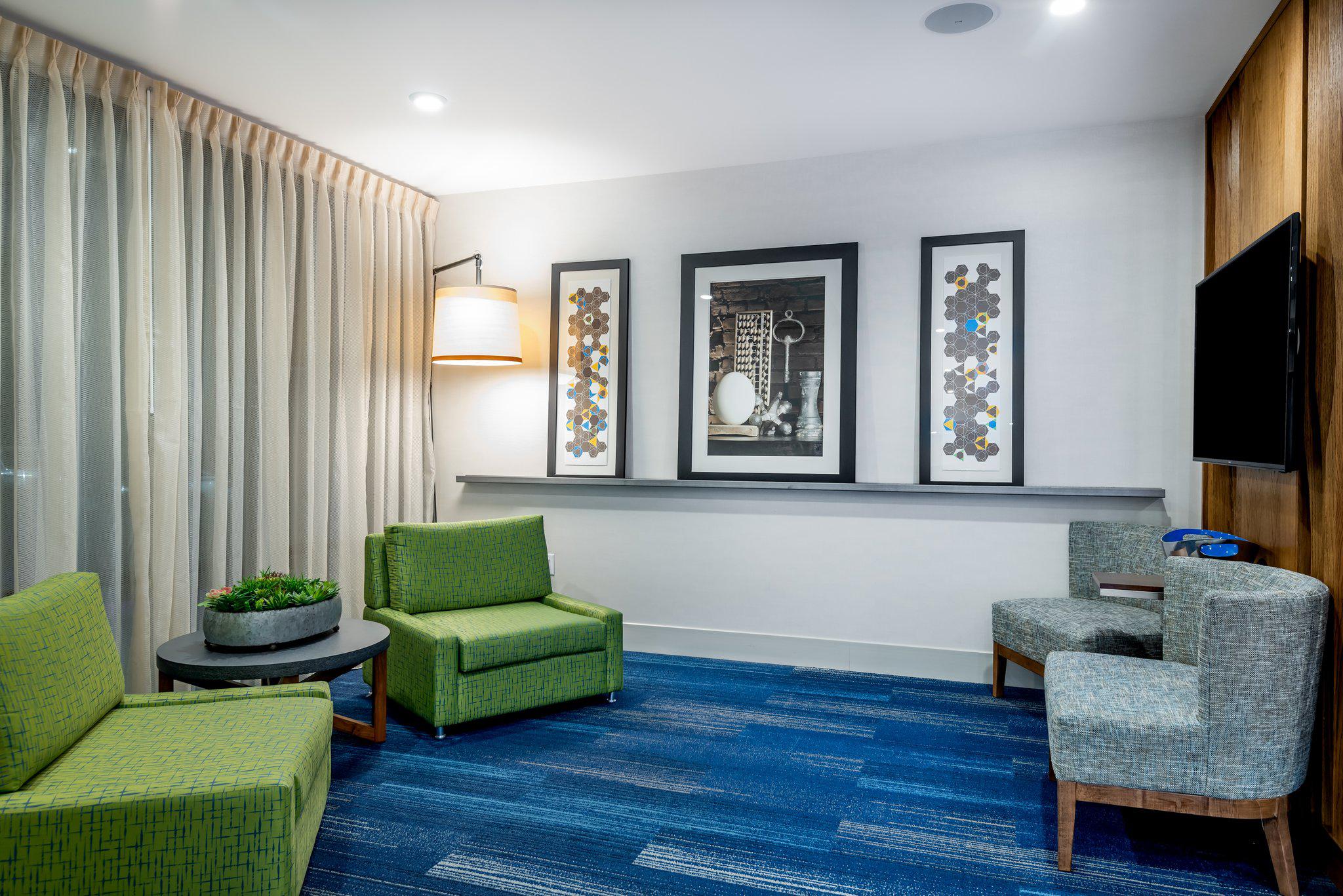 Holiday Inn Express & Suites Santa ANA - Orange County Photo