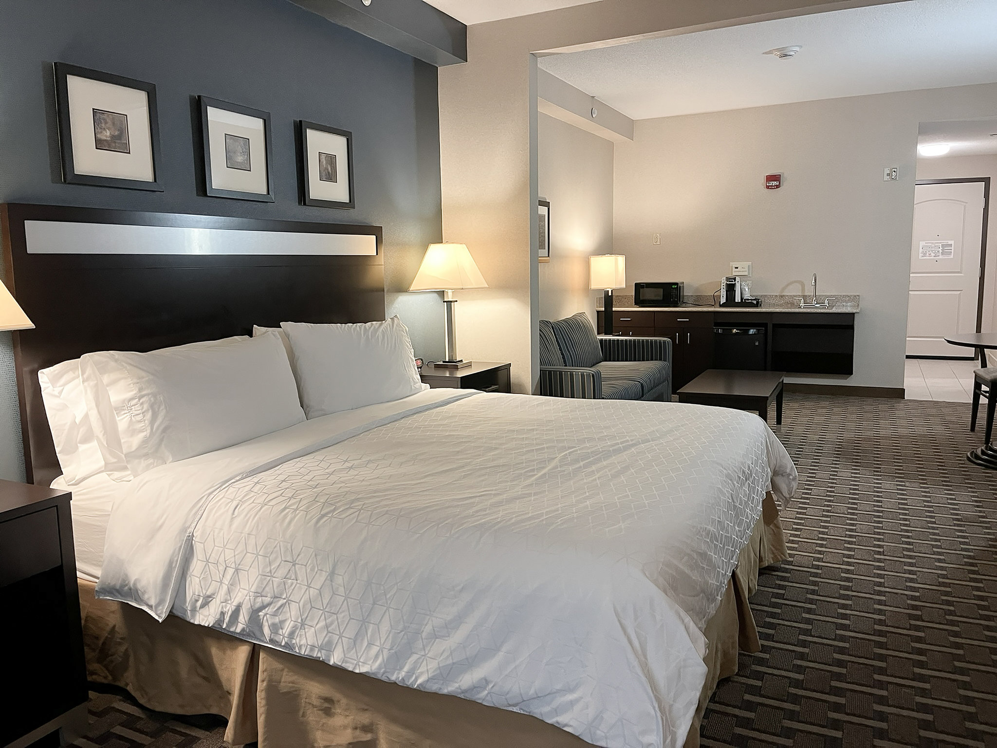 Holiday Inn Express & Suites Morton Peoria Area by IHG Image