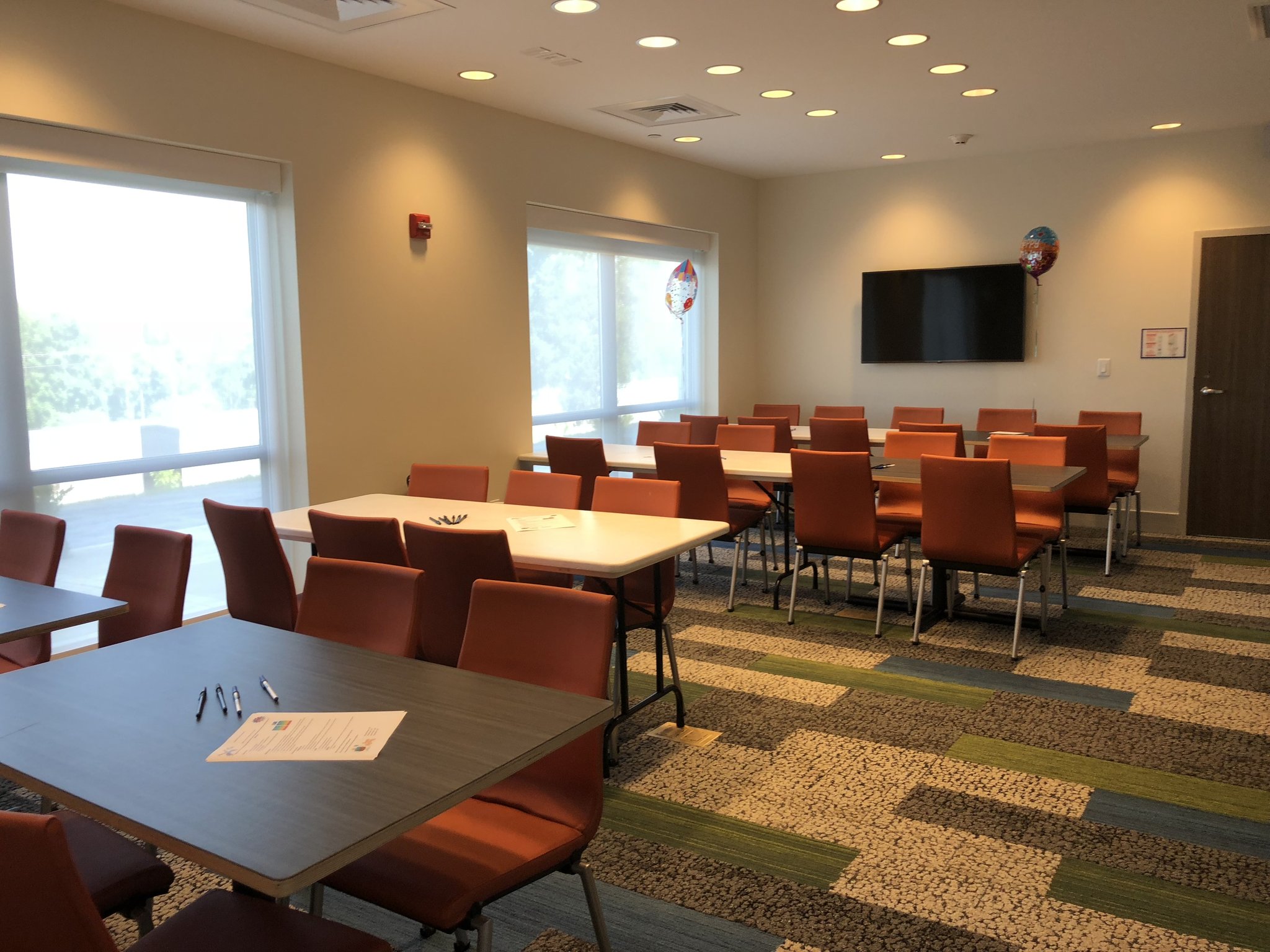 Holiday Inn Express & Suites Elizabethtown North by IHG Image