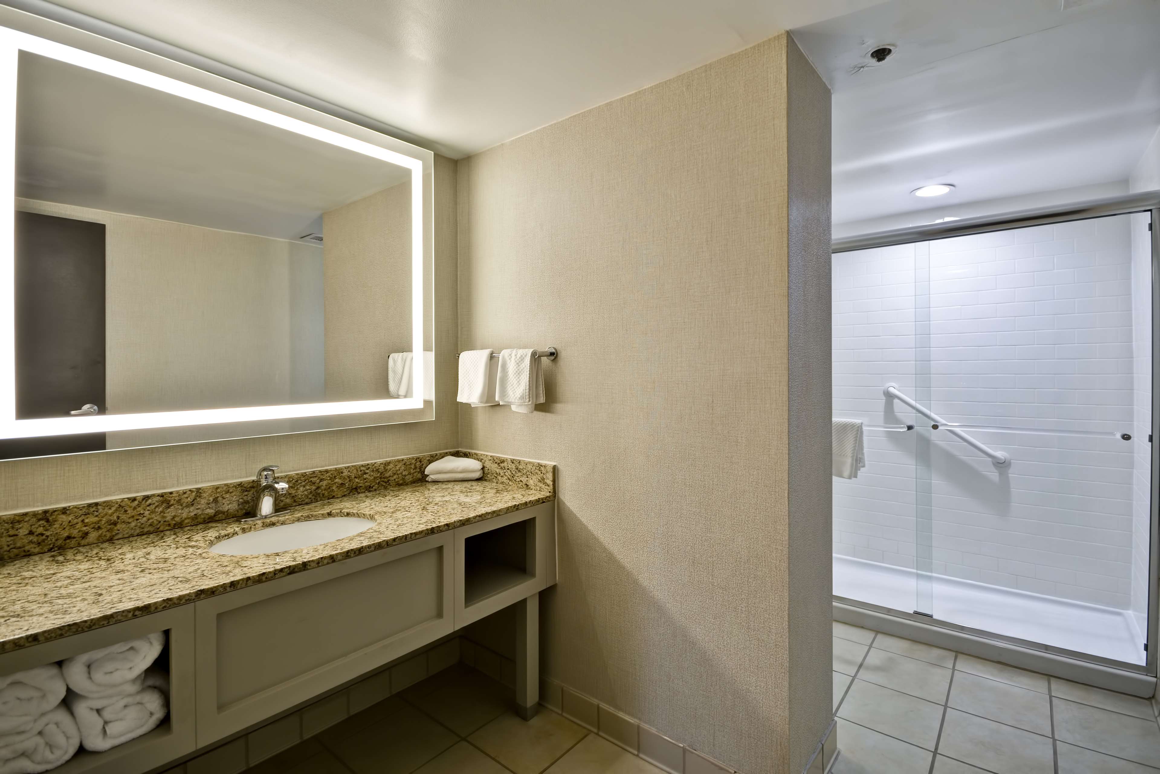 Guest room bath