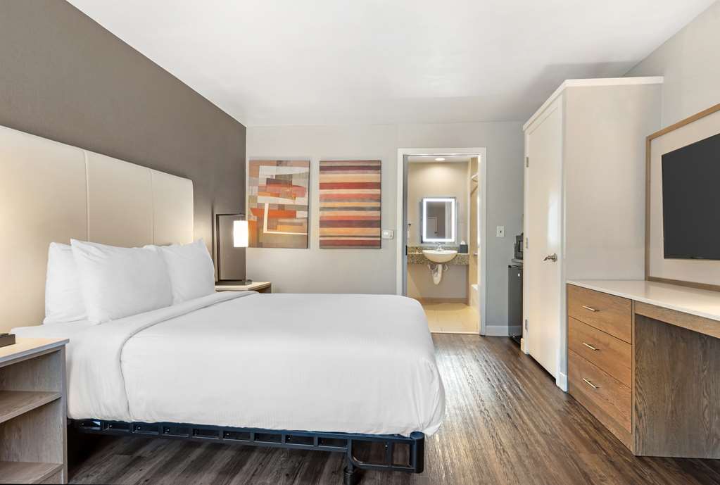 Best Western Plus Rancho Cordova Inn Image