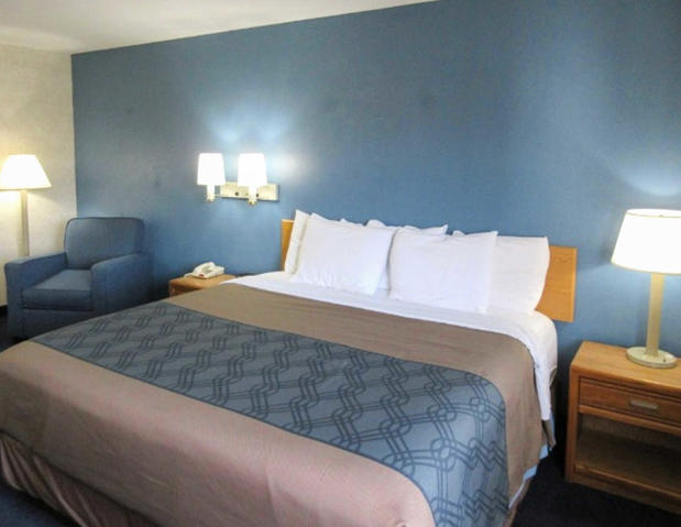 Images Econo Lodge Inn & Suites Lake Of The Ozarks
