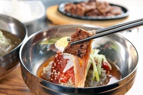 Yook Ssam Naeng Myeon