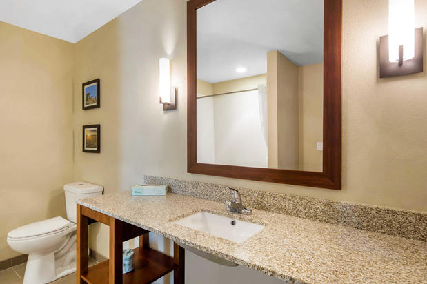 Images Comfort Inn & Suites