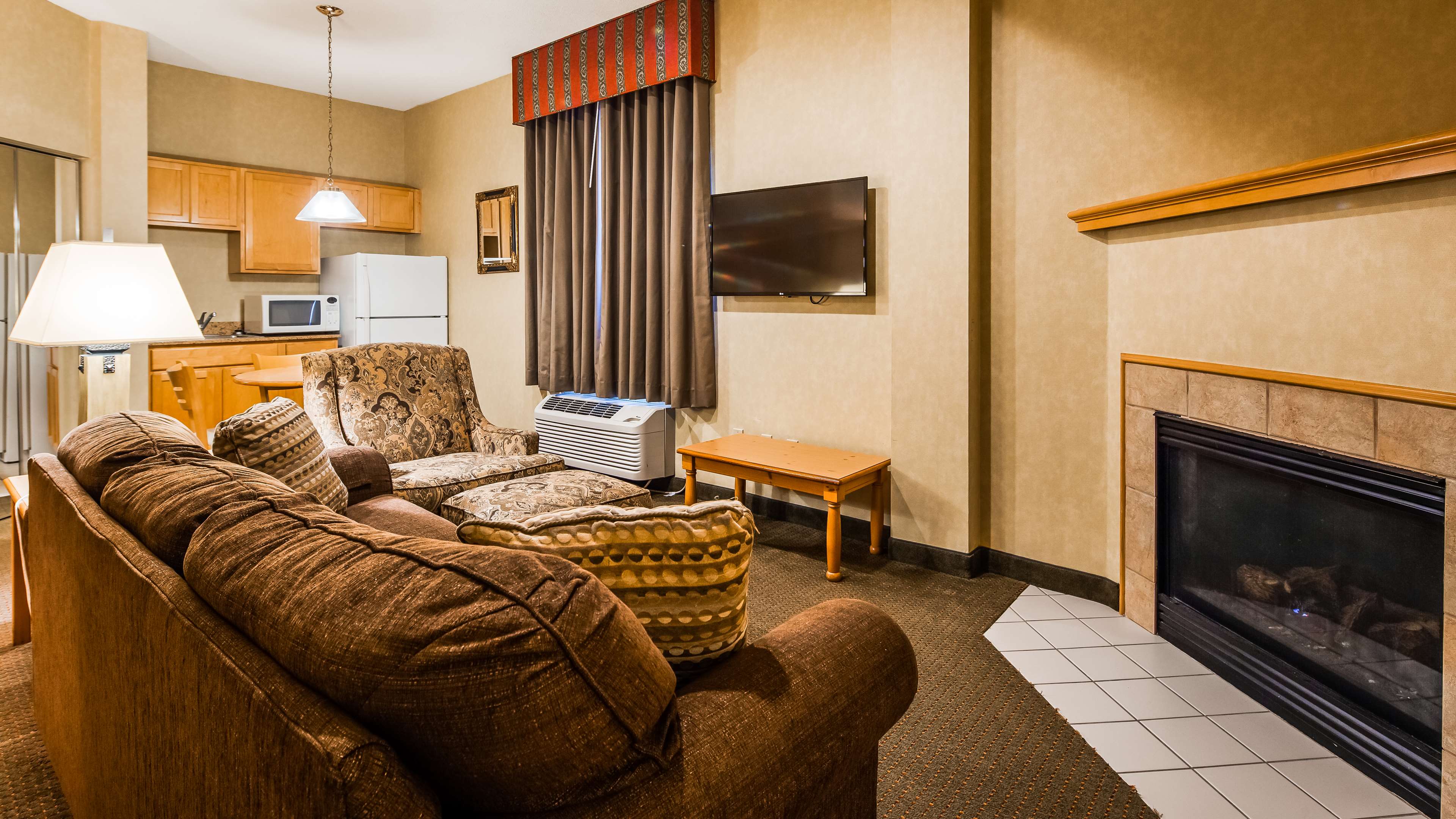 Best Western Plus Revere Inn & Suites Photo