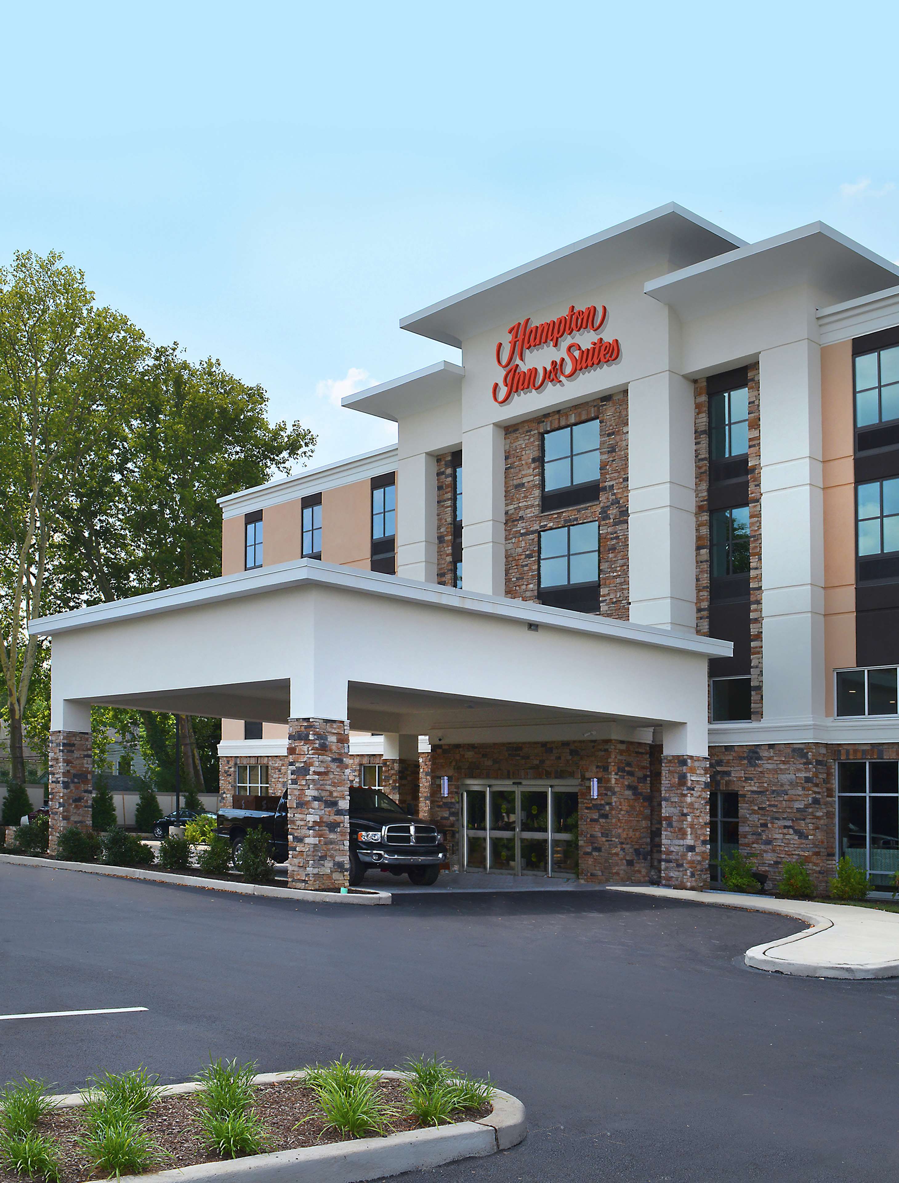 Hampton Inn & Suites Philadelphia/Media 300 S Beatty Road Media, PA